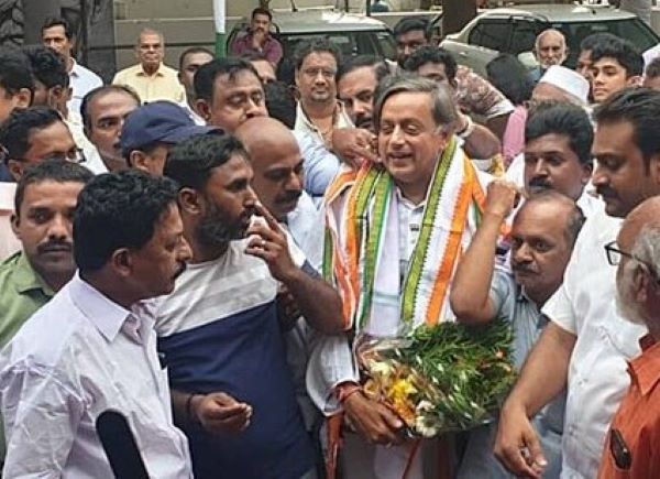 Tharoor Fails To Get Support In Native State Kerala News Riveting