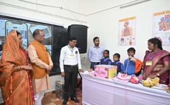 Class 5 students demonstrates e-Jaadui Pitara app to Chief Minister